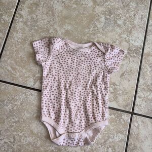 489. Chick pea bodysuit size 3-6 months